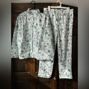 LAKE Like New Pajama Set in Meadow Vines